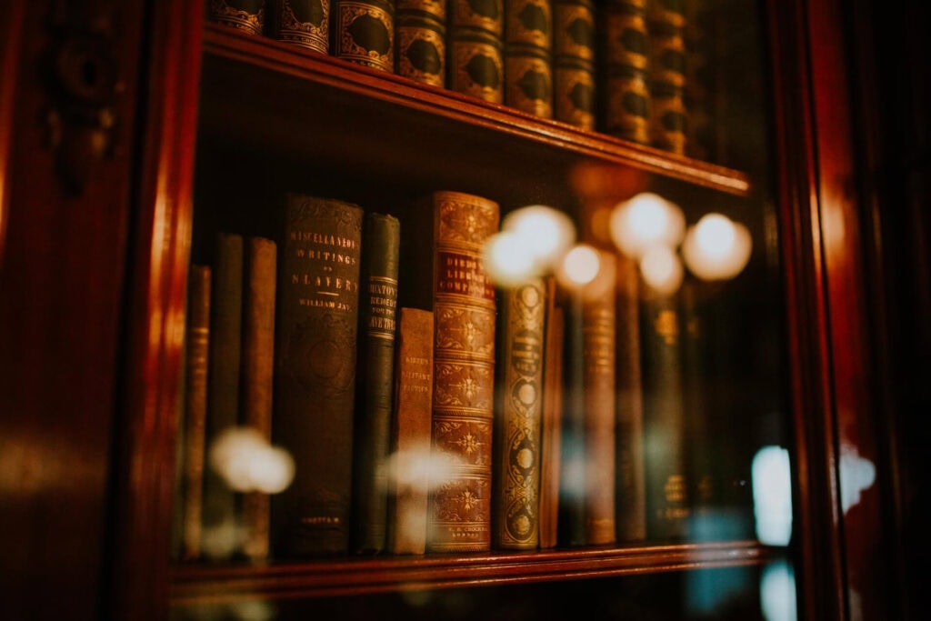 Letselschade advocaat boekenkast